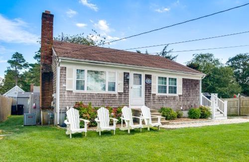 Dennis Port House | Walk to Haigis Beach: Cape Cod Retreat w/Deck!