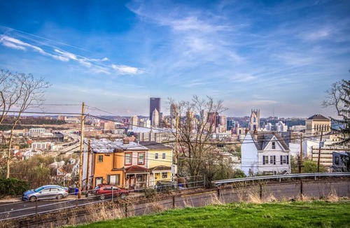 Pittsburgh Apartment | Warren Castle - Cozy 2 BR Incredible View
