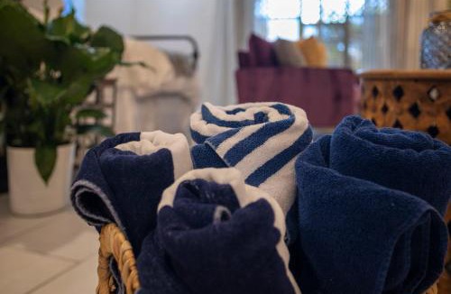 East Naples House | Waterfront Studio Just minutes to Naples Beaches