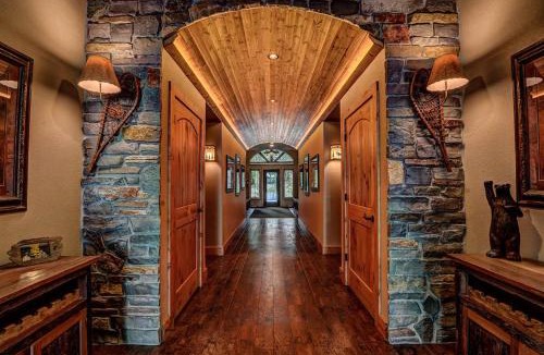 Eagle River House | Whispering Pines Lodge: 9 Bedroom