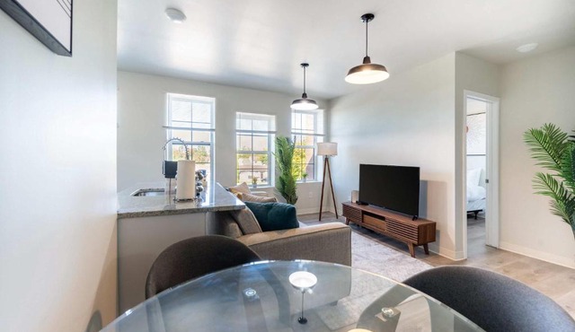 2BR Exclusive Retreat Near Henry Ford