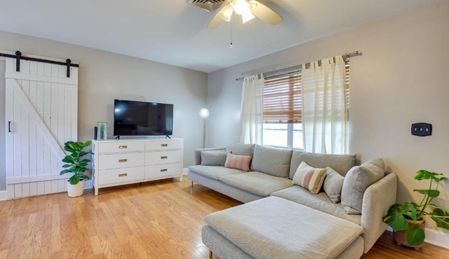 3 Mi to Riverwalk: Pet-Friendly Home w/Yard!