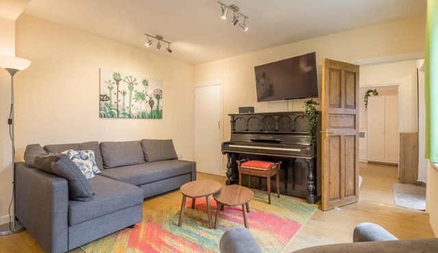 4 Bed Central Home - Perfect Location with Parking
