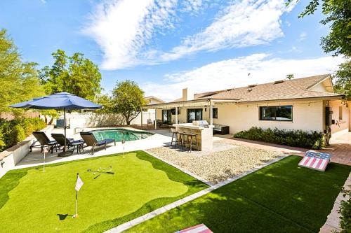 5BR Estate, Heated Pool, Putting Green Camelback Views, Sleeps 12