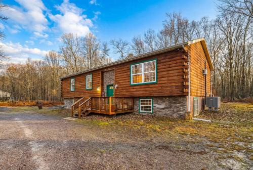 6BR Cabin w Fire Pit Game Room & Basketball