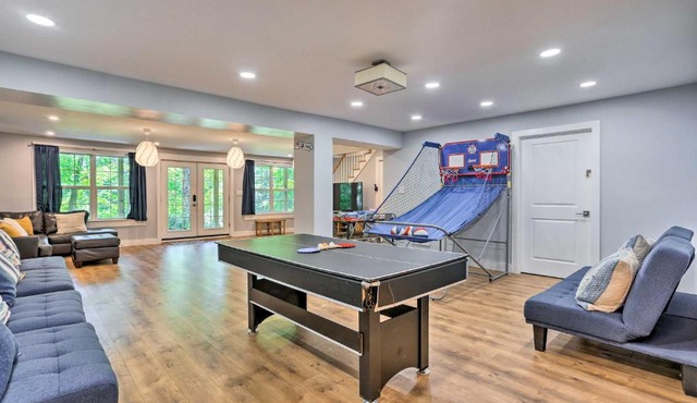 All-Encompassing Cobalt Cottage with Game Room!