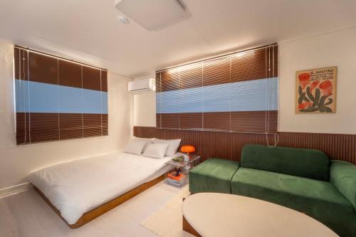 Amsa Stay, 강남역 코엑스몰 30분, 잠실 롯데월드 20분, KSPO Dome, 사전예약시 무료주차, 암사종합시장