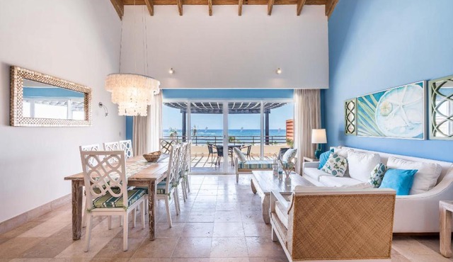 Beachfront w Jacuzzi SotoGrande 2BR CC4