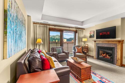 Beautiful 1 Bedroom with Full mountain views