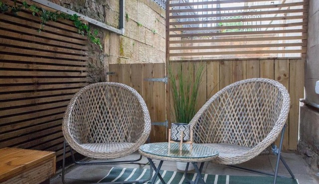 Beautiful 2 Bed Flat with a Private Terrace