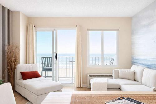 Boardwalk Oceanfront Condo with Panoramic Views