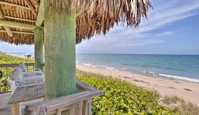 Boat Lovers Paradise: Walk to Private Beach!