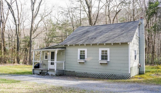 Camelback cottage - on ONE ACRE & near local attractions