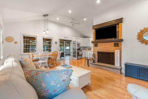 Cappawack Cottage - Firepit & Private Beach Nearby