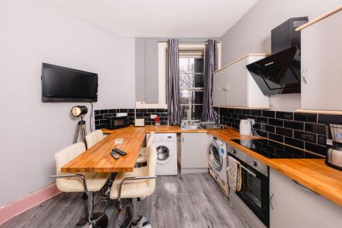 Central and Charming Edinburgh Apartment