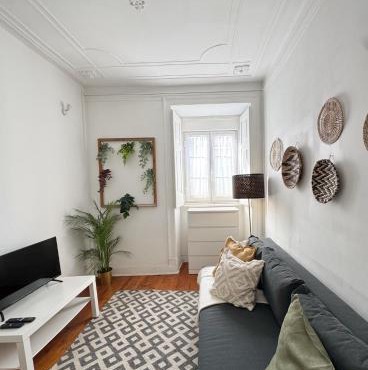 Charming Lisbon Apartment in Graça II