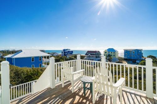 'Coastal Vista' - Walk to Emerald Isle Beach!