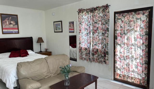 Comfy private ADU Guest house in LA