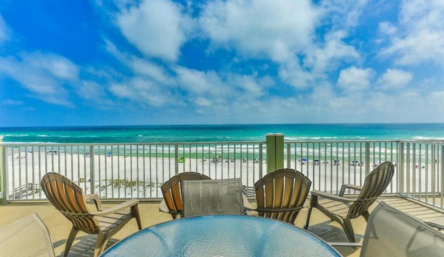 Commodore's Retreat 402 - Beach service included 2 chairs and 1 umbrella March through October