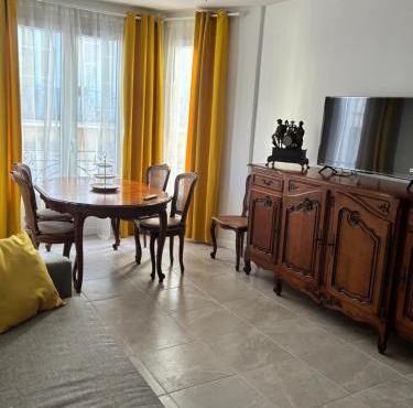Cosy Nice Promenade des Anglais Beach Apartment parking