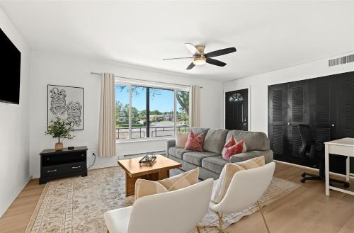 Cozy 1BR Retreat with King Bed in Royal Oak