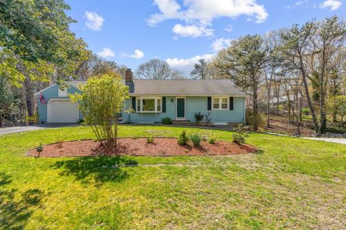 Cozy Cape Cod Retreat with Firepit near Nantucket Sound Beaches in West Yarmouth, Massachusetts