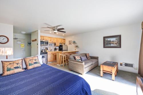 Cozy Studio w/Partial Lake view #223 at Donner Lake Village