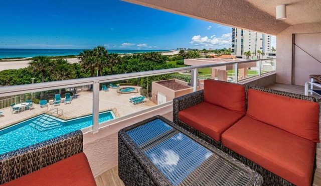 Crescent Beach Club