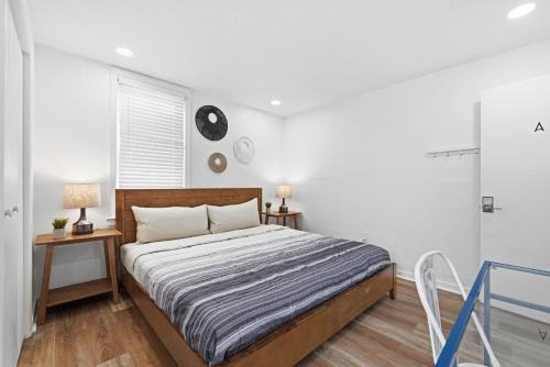 Dormont, Pittsburgh !A Spacious and Modern Private Bedroom with Shared Bathroom