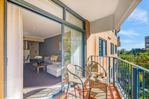 'Double Slice of Paradise' Waterfront Resort Living