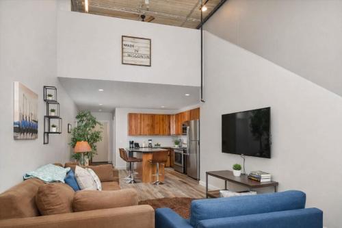 Downtown Appleton Condo 2 Bedroom Loft Sleeps 6