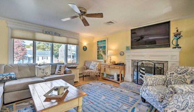 East Falmouth Family Gem w/Private Beach Access