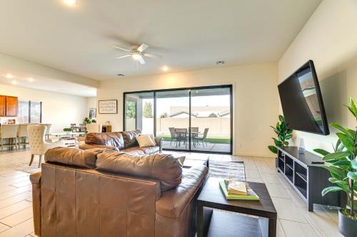 Easy Stadium Access! Modern Glendale Getaway