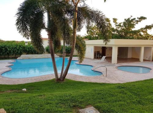 Gated Complex with Pool Balcony Near Attractions