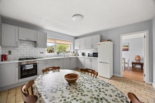 Home Away from Home in Waterford 4 bed rooms