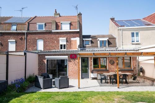 Large Family Home with Spacious Garden! (8P)