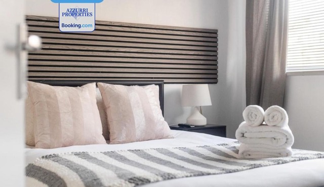 Large Group Stay with 4 Bedrooms in Maida Vale
