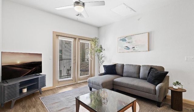 Luxe 3B/2B Getaway - Pool, Gym, Parking, Pet Wash
