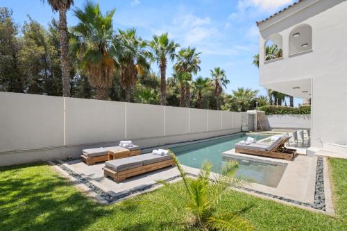Luxury Villa with Pool, BBQ & Garden in Vouliagmeni