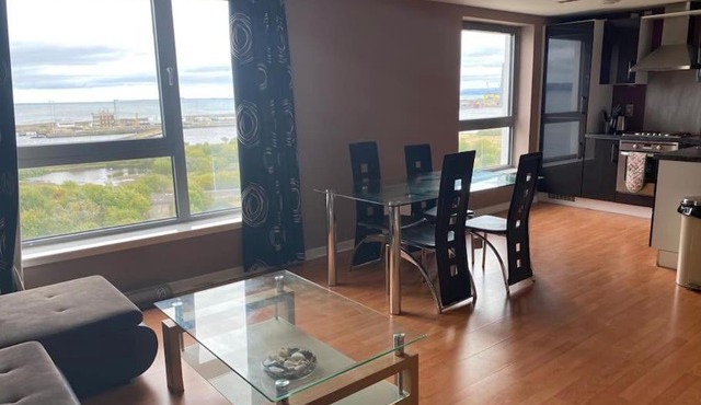 Modern 2 bed apartment with stunning seaside view