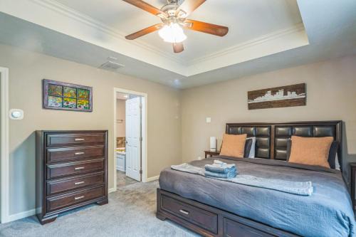 Modern Pittsburgh Getaway, Game Room, Garage, Deck