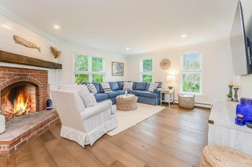 Moon Compass Escape – Spacious Cape Cod Retreat
