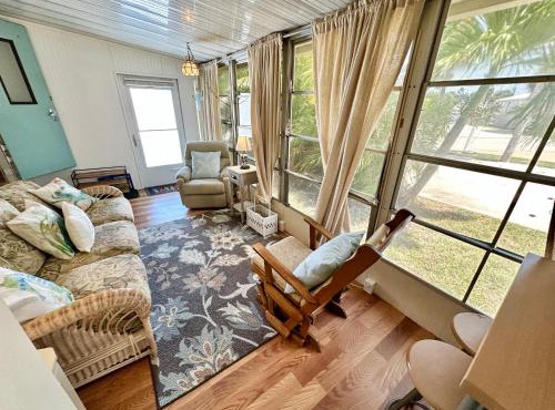 N1019 immaculate 2 b 1 Ba 1978 beach bungalow