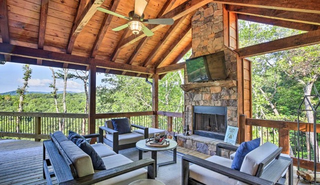 New Construction Multi-Level Cabin with Hot Tub