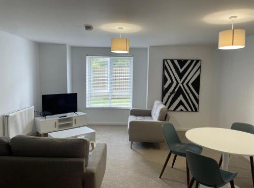Newly Refurbished Large Apartment With Huge Garden