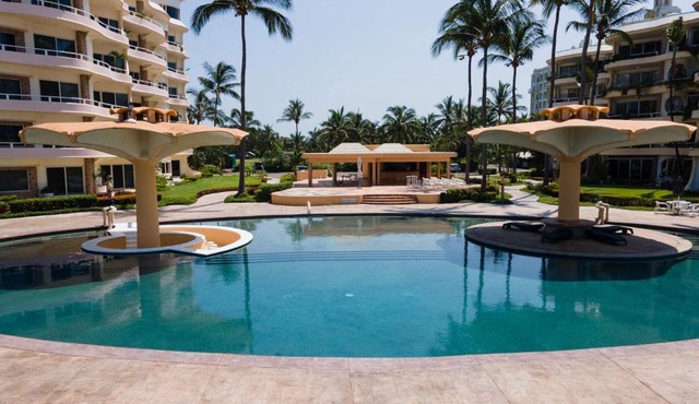 Ocean Front, With Pool, 6 People, Quinta del Mar PH502
