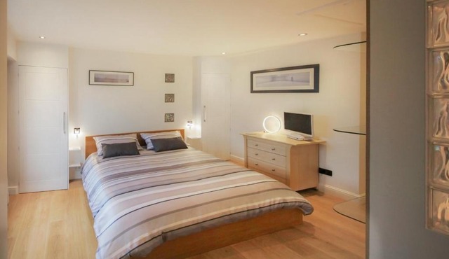 Orchard Road Studio Apartment