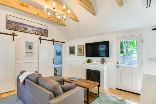 Osterville Gem Steps to Main St! Relax fireside