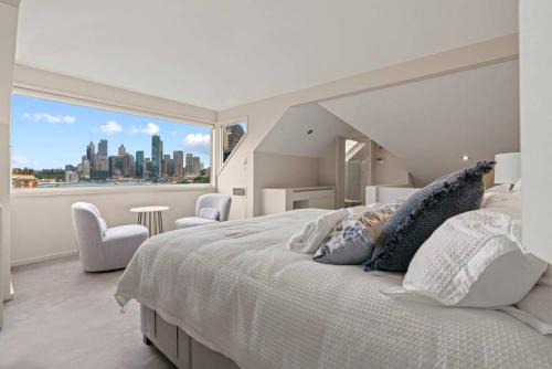 Panorama Firework View - Classic 4-Level Terrace Style Living in Kirribilli !