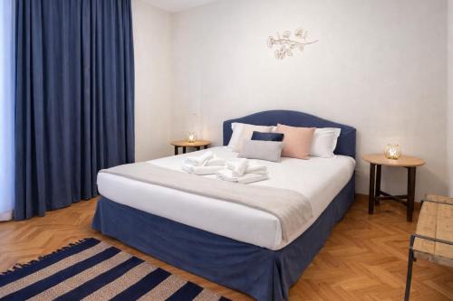 Peaceful apartment in piazza Venezia's alleys